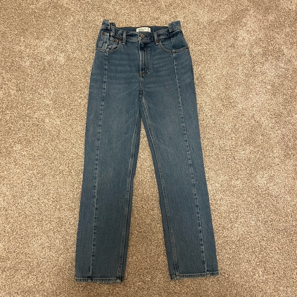 Abercrombie & Fitch The 90s Straight Ultra High Rise Jeans